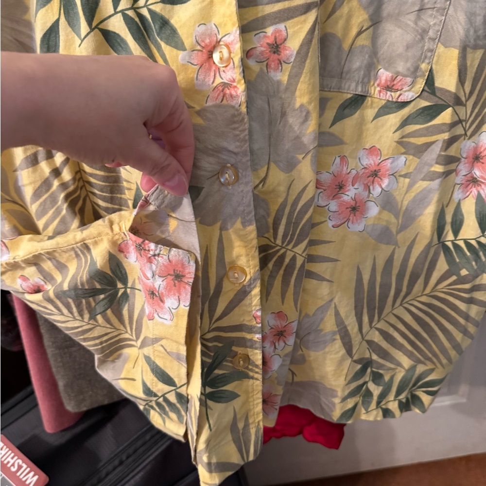 2 XL Hawaiian shirts - Picture 5 of 8